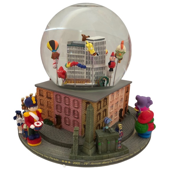 2005 Macy's Thanksgiving Day Parade Musical Snow Globe Santa Is Coming To Town - Picture 9 of 17